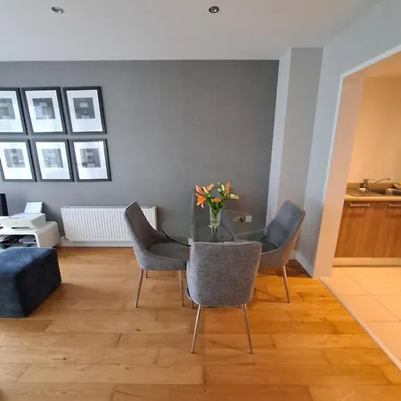 Modern Leopardstown's Living Homestay